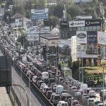 El arranque del cierre perimetral abarrota la avenida de Madrid en Vigo