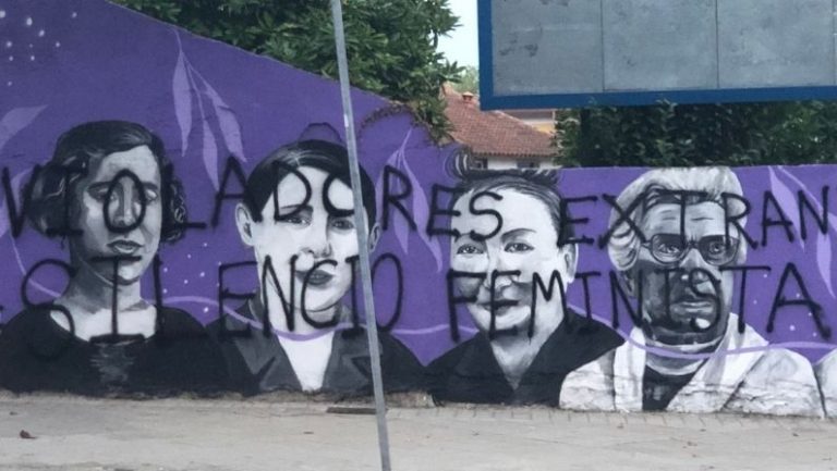 Lee más sobre el artículo El mural feminista de la Gran Vía de Vigo sufre un nuevo ataque