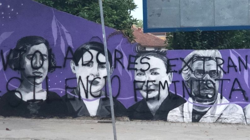 En este momento estás viendo El mural feminista de la Gran Vía de Vigo sufre un nuevo ataque