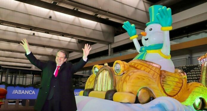 Vigoplan | El Alcalde, Abel Caballero, Visita Las Carrozas Que Participarán En La Cabalgata De Los Reyes Magos De 2026.