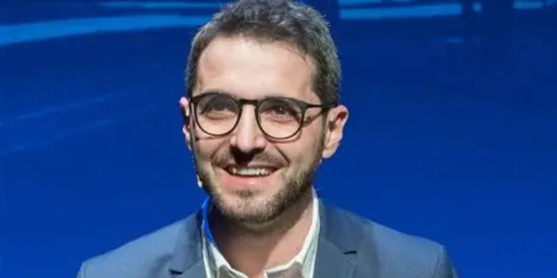 Vigoplan | David Domínguez El Raro De Los 90s